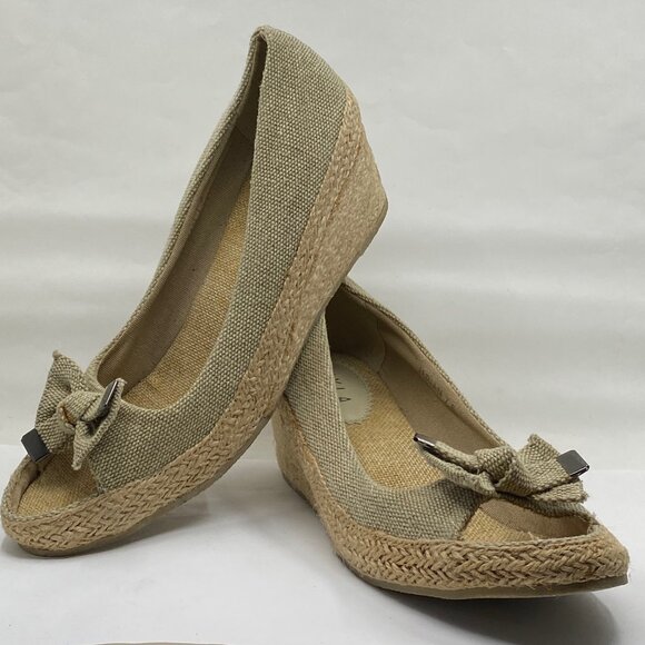 N.Y.L.A. Light Tan Women Size 7.5 Espadrilles Wedges Bow Open Toe Shoes - Picture 1 of 10